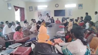 मनिका: झारखंड राज्य का स्थापना दिवस मनाने के लिए मनिका प्रखंड कार्यालय के सभागार में हुई बैठक