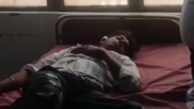 कायमगंज: कायमगंज रेलवे क्रॉसिंग के पास अज्ञात वाहन की टक्कर से बाइक सवार दो युवक घायल, सीएचसी में कराया गया भर्ती