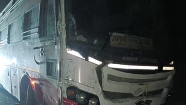 बुरहानपुर नगर: ताप्ती नदी के बड़े पुल के पास यात्री बस और ट्रक की टक्कर