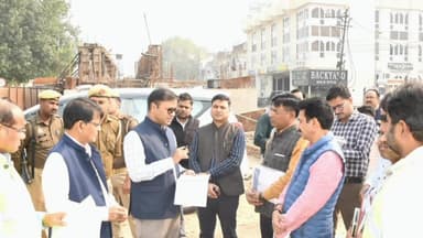 फिरोज़ाबाद: डीएम रमेश रंजन ने छात्रावास में सुरक्षा और भोजन व्यवस्था की परख की, ओवरब्रिज कार्य में तेजी लाने के दिए निर्देश