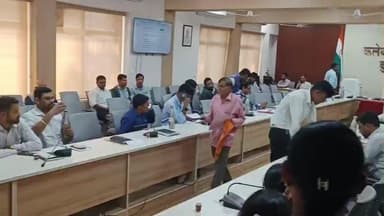 बुरहानपुर नगर: बुरहानपुर जिला कलेक्टर कार्यालय में जनसुनवाई आयोजित, 30 से अधिक लोगों ने दिए आवेदन