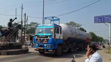 ବୀରମହାରାଜପୁର: ପଟାଭାଡି ଛକ ନିକଟରେ ଅଟକିଲା ବିଶାଳ ଟେଙ୍କର ଦୀର୍ଘ ସମୟ ଧରି ଟ୍ରାଫିକ ଯାମ୍