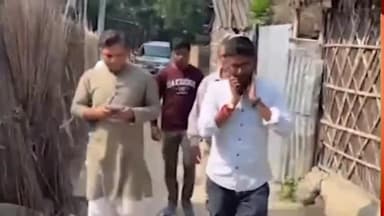 চাঁচল ১: চাচলে পরিযায়ী শ্রমিকদের বাড়ি বাড়ি পৌঁছে গেলেন জেলা পরিযায়ী শ্রমিক কল্যাণ কমিটির সদস্য এবং আধিকারিকরা