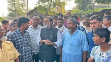 হরিশ্চন্দ্রপুর ১: পথ দুর্ঘটনার মৃত ব্যক্তির তেলজন্না এলাকায় পরিবারের সাথে দেখা করতে পৌঁছলেন প্রতিমন্ত্রী