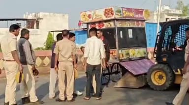 लाडपुरा: कोटा में अतिक्रमण पर प्रशासन का सख्त रुख, बजरंग नगर स्टील ब्रिज से हटाया गया अतिक्रमण, अतिक्रमणकारियों को दी चेतावनी