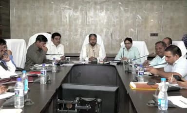 कांकेर: कांकेर कलेक्टर क्षीरसागर ने अधिकारियों को दिए सख्त निर्देश, अपूर्ण निर्माण कार्य को शीघ्र पूर्ण करने का कहा