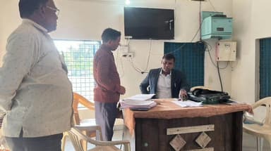 निवाड़ी: सीईओ जिला पंचायत श्री सक्सेना ने विशेष गहन पुनरीक्षण कार्यों का निरीक्षण किया