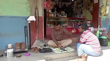 নলহাটি ১: সামগ্রীর বদলে ওজন যন্ত্রে বাটখাড়া ও বালি চাপিয়ে গ্রাহকদের বায়োমেট্রিক লিংক করে কুশিপুরে অভিনব চুরি রেশন ডিলারের