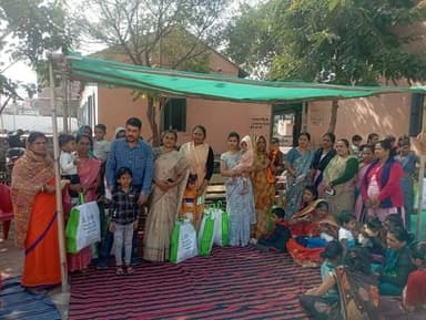 जिले की मण्डीदीप शहरी सेक्टर के आंगनवाड़ी केन्द्र अंतर्गत सेम श्रेणी के बच्चों को ल्यूपिन कम्पनी के सहयोग से फूड किट का व...