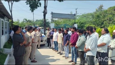 పిల్స్ కాలనీ పోలీస్ స్టేషన్ పరిధిలోని రౌడీషీటర్లకు, ఇచ్చిన పోలీసులు