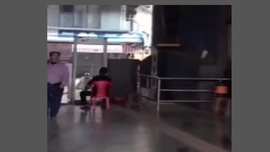 અમદાવાદ શહેર: દિલ્હીમાં બ્લાસ્ટ બાદ ગુજરાતમાં એલર્ટ, અમદાવાદ ગીતામંદિર બસ સ્ટેશનની સુરક્ષા વધારાઈ
દિલ્હીમાં બ્લાસ્ટની ઘટના બાદ ગુજરા