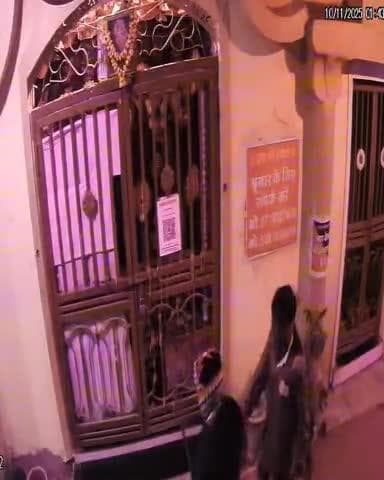 खरगौन: खरगोन: मंदिर के ताले तोड़कर दान पेटियों से पैसे चुराए, सीसीटीवी में 2 संदिग्ध दिखे