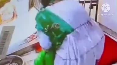 सीकर: खाटू श्याम जी के सीताराम मंदिर में चोरी का वीडियो, दर्शन के बहाने आई महिला और युवती ने दान पत्र से चुराए रुपए