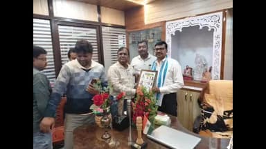 কেশপুর: তোড়িয়া উচ্চ মাধ্যমিক বিদ্যালয়ের প্রধান শিক্ষকের দ্রোণাচার্য পুরস্কার প্রাপ্তিতে শুভেচ্ছা জানালো সাংস্কৃতিক মঞ্চ।