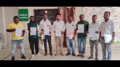 आदित्यपुर गम्हरिया: सीएसआर व डीएमएपटी फंड से विकास कार्य कराने की मांग को लेकर आदिम डेवलपमेंट सोसाइटी ने उपायुक्त को ज्ञापन सौंपा