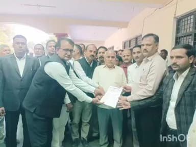 कैसरगंज: सामुदायिक स्वास्थ्य केन्द्र की अव्यवस्थाओं को लेकर अधिवक्ताओं ने एसडीएम को सौंपा ज्ञापन