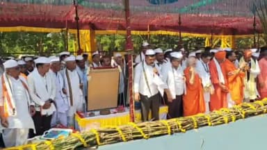 ಬೀದರ್: ಜನವಾಡಾ ಬಳಿಯ ನಾರಂಜಾ ಸಹಕಾರ ಸಕ್ಕರೆ ಕಾರ್ಖಾನೆಯಲ್ಲಿ ಕಬ್ಬು ನುರಿಸುವ ಕಾರ್ಯಕ್ಕೆ ಚಾಲನೆ