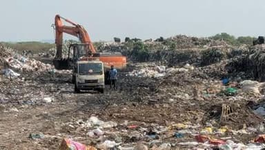 अलिबाग: माजी नगरसेवक अमर वार्डे व सामाजिक कार्यकर्ते संजय सावंत यांच्या तक्रारीनंतर वन विभागाने अलिबाग नगरपालिकेला कांदळवनावर कचरा टाकण्यास रोखले.