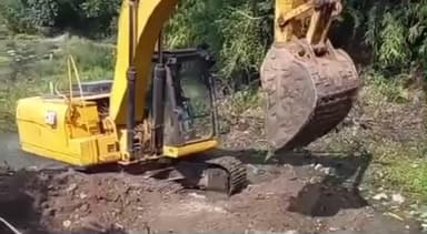 सीहोर नगर: शहर के सीटू नाले में कर्टेन वाल और नाली का निर्माण कार्य शुरू, नगर पालिका करा रही है निर्माण