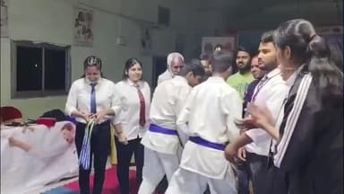 देवेंद्रनगर: सरस्वती शिशु मंदिर में आरोग्य कला कराटे एंड फिटनेस एकेडमी द्वारा 1st विजय ट्रॉफी कराटे चैंपियनशिप 2025 का आयोजन