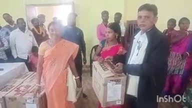 जामताड़ा: कल्याण विभाग ने प्रखंड कार्यालय में जनजातीय महिलाओं को सिलाई मशीनें वितरित कीं