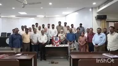 వికారాబాద్: కలెక్టర్ కార్యాలయంలో అబ్దుల్ కలాం ఆజాద్ చిత్రపటానికి పూలమాల వేసి నివాళులు అర్పించిన అదనపు కలెక్టర్ లింగ్య నాయక్