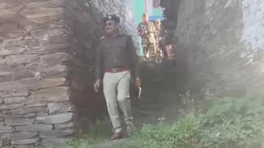 पुल्ला गुमदेश: दिल्ली में हुए विस्फोट के बाद लोहाघाट में नेपाल सीमा से लगे क्षेत्रों में पुलिस ने कड़े सुरक्षा इंतजाम किए