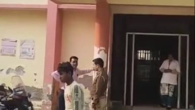 भरथना: बकेवर के पटियन बम्वा में दूध पिकअप ने बाइक सवारों को मारी जोरदार टक्कर, दो युवक हुए घायल