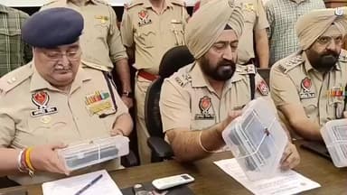 ਫ਼ਿਰੋਜ਼ਪੁਰ: ਯੁੱਧ ਨਸ਼ਿਆਂ ਦੇ ਵਿਰੁੱਧ ਮੁਹਿੰਮ ਤਹਿਤ ਦੋ ਆਰੋਪੀਆਂ ਨੂੰ ਚਾਰ ਪਿਸਤੌਲ, ਚਾਰ ਜਿੰਦਾ ਰੋਂਦ, ਇੱਕ ਮੋਟਰਸਾਈਕਲ ਸਮੇਤ ਕੀਤਾ ਗ੍ਰਿਫਤਾਰ, ਐਸਐਸਪੀ