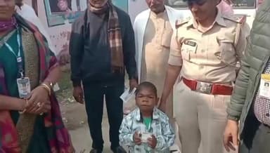 संझौली: प्रखंड के मासोना मतदान केंद्र पर 3 फीट से भी कम लंबाई के 31 वर्षीय युवक ने किया मतदान