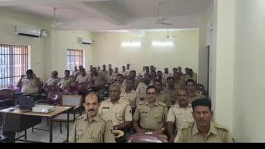 ନୟାଗଡ: ପିଟିଏସ ପୋଲିସ କାର୍ଯ୍ୟାଳୟ ପରିସରରେ ନୂତନ ଆଇନ ସମ୍ବନ୍ଧୀୟ ପ୍ରଶିକ୍ଷଣ କାର୍ଯ୍ୟକ୍ରମ ଅନୁଷ୍ଠିତ