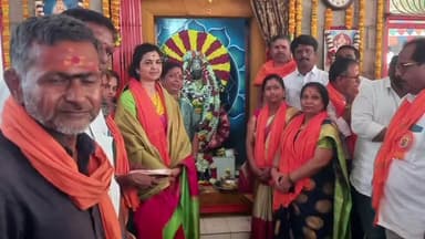 ఎమ్మిగనూరు: ఎమ్మిగనూరులో అంబాభవాని దేవాలయంలో ధ్వజస్తంభ ప్రతిష్టాపన మరియు దేవాలయ వార్షికోత్సవం లో పాల్గొన్న మాజీ ఎంపీ బుట్టా రేణుక..