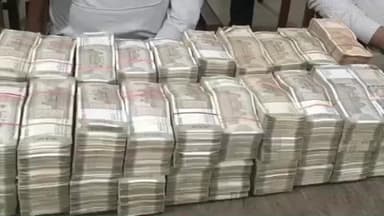 रोहतक: रोहतक दिल्ली ब्लास्ट: जलेबी चौक पर पुलिस ने लगाया नाका, गाड़ी से एक करोड़ बरामद