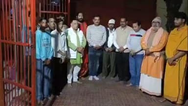 धनौरा: दिल्ली में हुए विस्फोट में कई लोगों की गई जान, गजरौला रेलवे स्टेशन पर मृतकों को दी गई श्रद्धांजलि