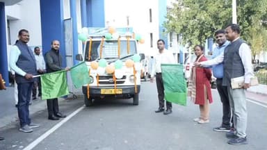 कोडरमा: उपायुक्त ने राज्य स्थापना के 25वें वर्ष पर जन-जागरूकता प्रचार वाहनों को हरी झंडी दिखाकर रवाना किया