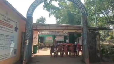 କୋରାପୁଟ ସହର: କୋରାପୁଟ ସହର... ଦିନ ବାର ଟା ବେଳେ ଗ୍ରାମ ଞ୍ଚାୟତ ସ୍ତରୀୟ ଅଭିଯୋଗ ଶୁଣାଣୀ ଓ ସଚେତନତା ଶିବିର ରେ ବ୍ଲକ ପ୍ରଶାସନର ଦେଖା ନାହିଁ।
କୋରାପ