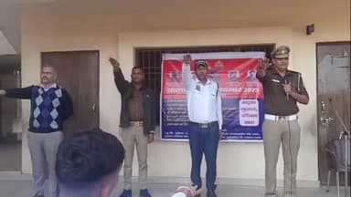 अमरोहा: अमरोहा में छात्र-छात्राओं को यातायात नियमों के प्रति जागरूक किया गया, जरूरी बातें बताई गईं