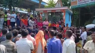 চুঁচুড়া-মগরা: হুগলি স্টেশন এলাকায় উচ্ছেদের নোটিশ পড়ায় চাঞ্চল্য এলাকায় গেলেন বিধায়ক