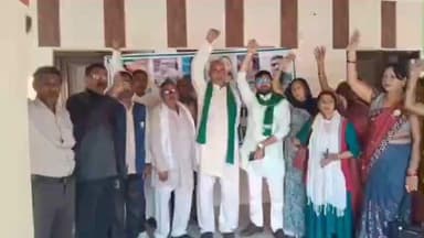 मुसाफिरखाना: डीएपी खाद की किल्लत पर वन विभाग निरीक्षण भवन में भाकियू किसानों का हल्ला बोल, किसानों ने सरकार से खाद आपूर्ति की मांग की