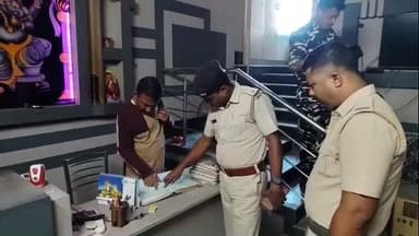 কালনা ১: দিল্লিতে বিস্ফোরণের পর নিরাপত্তা জোরদার, কালনা বাসস্ট্যান্ড সংলগ্ন হোটেলগুলোতে পুলিশের তল্লাশি অভিযান