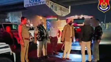 ਨਿਹਾਲ ਸਿੰਘਵਾਲਾ: ਮੋਗਾ ਪੁਲਿਸ ਵੱਲੋਂ ਰਾਤ ਦੇ ਸਮੇਂ ਵੱਖ–ਵੱਖ ਥਾਵਾਂ ‘ਤੇ ਸਖ਼ਤ ਨਾਕਾਬੰਦੀ ਕਰਕੇ ਸੀਨੀਅਰ ਅਧਿਕਾਰੀਆਂ ਦੀ ਨਿਗਰਾਨੀ ਹੇਠ ਵਹਨਾਂ ਦੀ ਚੈਕਿੰਗ ਕੀਤੀ