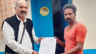 குன்னூர்: கேத்தி இந்திரா நகர் பகுதிகளில் வாக்காளர் பட்டியல் சிறப்பு தீவிர திருத்தம் மேற்கொள்ளும் விண்ணப்ப படிவங்கள் வழங்கல்