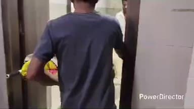 मऊ: मऊ के खंडेहवा गांव में युवक ने शराब पिलाकर एक व्यक्ति के साथ मारपीट कर नाले में फेंका, घायल को जिला अस्पताल रेफर