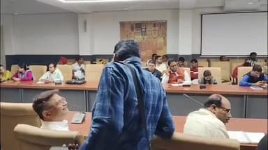 रतलाम: इकलौते पुत्र की दुर्घटना में मृत्यु के बाद पिता ने जनसुनवाई में आर्थिक सहायता की गुहार लगाई