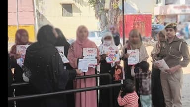 कांठ: एसएसपी के आदेश पर पुलिस ने मिशन शक्ति अभियान के तहत महिलाओं और बालिकाओं को किया जागरूक