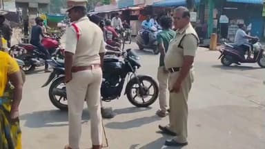 సత్తెనపల్లిలో రోడ్డుపై మందుబాబుల హల్చల్