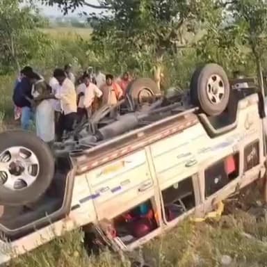 ಜೇವರ್ಗಿ: ಜೇವರ್ಗಿ ಪಟ್ಟಣದ ಬಳಿ ಭೀಕರ ರಸ್ತೆ ಅಪಘಾತ; ಎಂಟು ಜನರಿಗೆ ಗಾಯ, ಇಬ್ಬರ ಸ್ಥಿತಿ ಚಿಂತಾಜನಕ