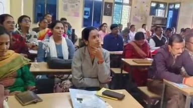 करकेली: वि.खंड करकेली में हाई स्कूल के शिक्षकों को शिक्षण सत्र के संबंध में दिए गए टिप्स व प्रशिक्षण