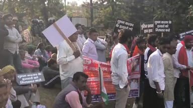 करनाल: लघु सचिवालय में शुभम की मौत पर परिजनों का प्रदर्शन, सुरक्षा के लिए पुलिस तैनात