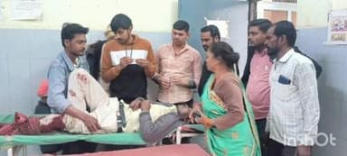 अजीतमल: भीखेपुर बिरहुनी मार्ग पर अनियंत्रित होकर पलटा ई-रिक्शा, चालक गंभीर रूप से घायल, सैफई रेफर